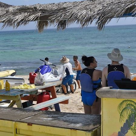 Castaways Cayman Beach Resort Grand Cayman Exterior foto