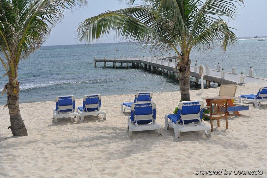 Castaways Cayman Beach Resort Grand Cayman Exterior foto