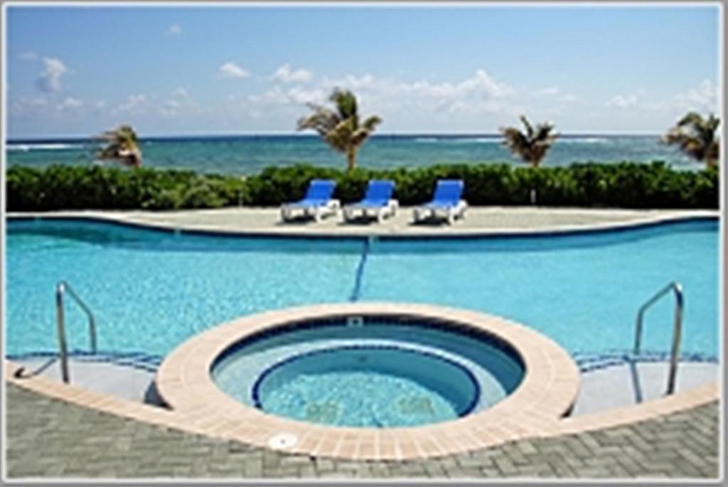 Castaways Cayman Beach Resort Grand Cayman Exterior foto